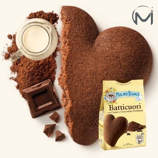 Mulino Bianco Batticuori 350g Cocoa and dark chocolate heart-shaped shortbread biscuits